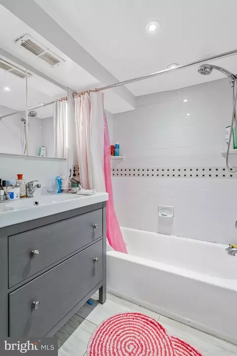 Bath - 506 7th St NE, Washington, DC 20002 photo 4 of 4