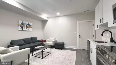 824 18th St NE #1, Washington, DC 20002