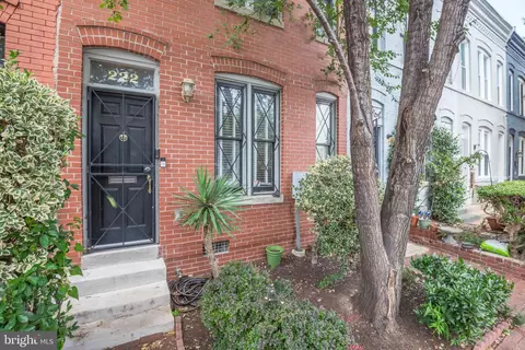 222 12th Pl NE, Washington, DC 20002