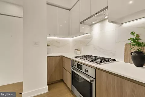 4017 Davis Pl NW #8, Washington, DC 20007 photo 9