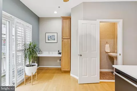 Entry Way - 2114 12th St NW, Washington, DC 20009 photo 3 of 7