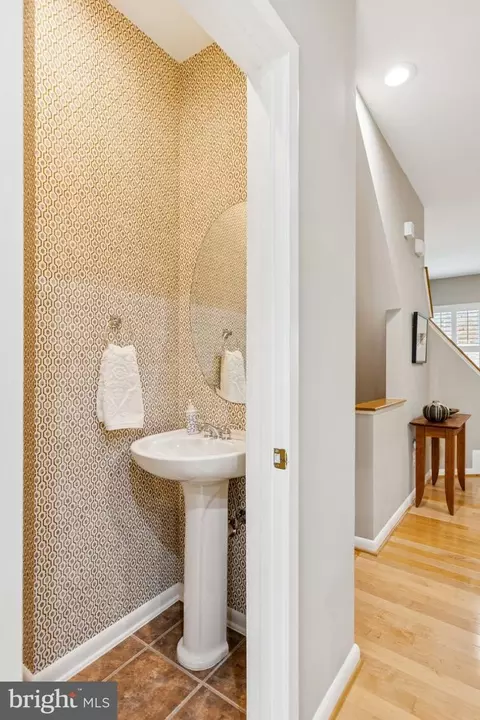 Entry Way - 2114 12th St NW, Washington, DC 20009 photo 6 of 7