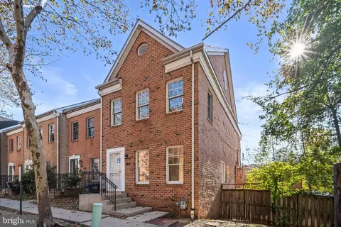 801 Hr Dr SE, Washington, DC 20032