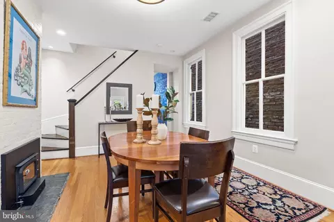 Dining - 520 4th St SE, Washington, DC 20003 photo 3 of 4