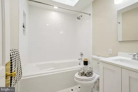 Bath - 323 12 D St SE, Washington, DC 20003 photo 2 of 5