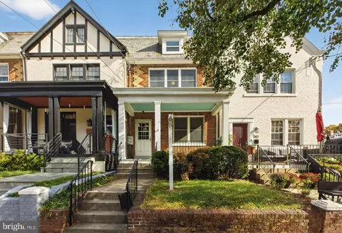 2413 39th St NW, Washington, DC 20007