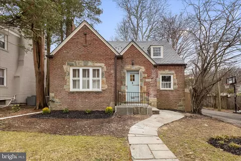 5352 29th St NW, Washington, DC 20015