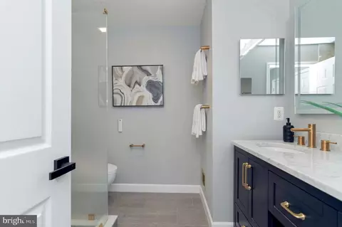 Bath - 253 14th St SE #A, Washington, DC 20003 photo 2 of 5