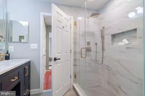 Bath - 253 14th St SE #A, Washington, DC 20003 photo 4 of 5