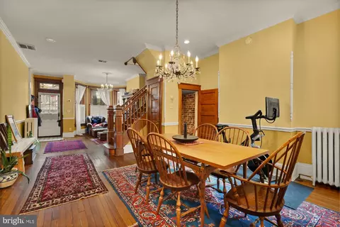 Dining - 543 11th St SE, Washington, DC 20003 photo 2 of 3