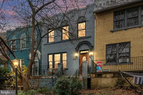 2714 Woodley Pl NW, Washington, DC 20008