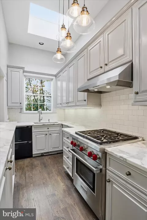 3011 Dumbarton St NW, Washington, DC 20007 photo 18