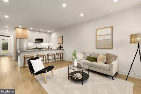 2647 41st St NW #2, Washington, DC 20007