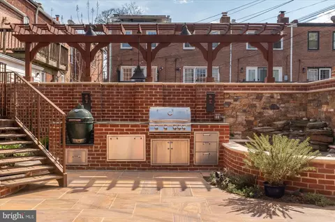 Exterior - 761 10th St SE, Washington, DC 20003 photo 6 of 10
