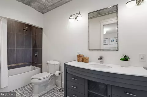 Bath - 761 10th St SE, Washington, DC 20003 photo 3 of 6