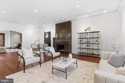 Living - 761 10th St SE, Washington, DC 20003 photo 4 of 5