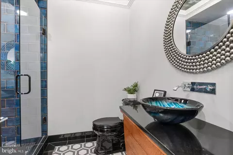 Bath - 761 10th St SE, Washington, DC 20003 photo 5 of 6