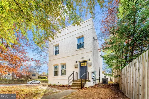 300 49th St NE, Washington, DC 20019
