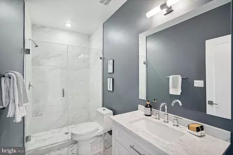 901 19th St NE #PH1, Washington, DC 20002 photo 22