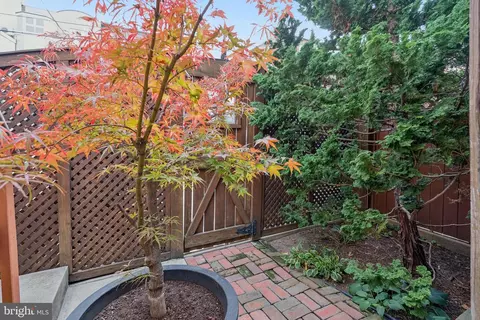Exterior - 2012 R St NW, Washington, DC 20009 photo 6 of 8