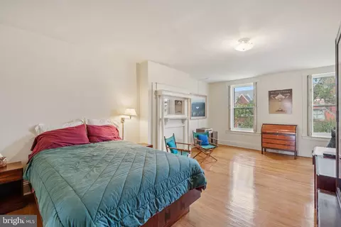 Bedroom - 2012 R St NW, Washington, DC 20009 photo 1 of 2