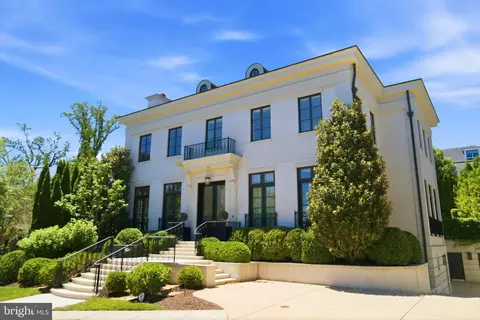 2109 Dunmore Ln NW, Washington, DC 20007