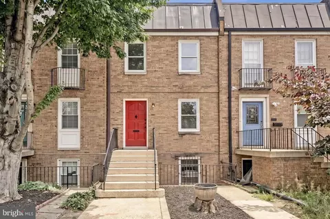712 6th St SW, Washington, DC 20024