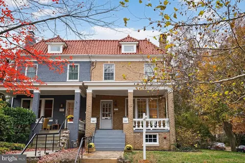 4214 37th St NW, Washington, DC 20008