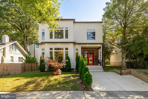 3015 26th St NE, Washington, DC 20018