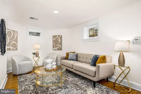 516 4th St NE #101, Washington, DC 20002