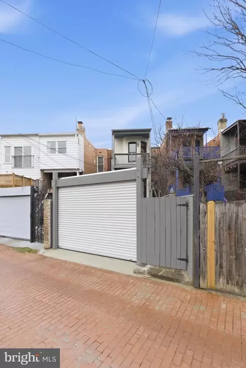 Exterior - 1319 E Capitol St SE, Washington, DC 20003 photo 4 of 4