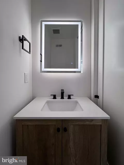 Bath - 2105 M St NE #12, Washington, DC 20002 photo 1 of 2