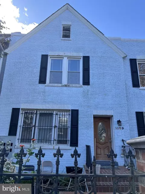 1109 Penn St NE #4, Washington, DC 20002