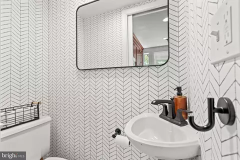 Bath - 4452 Q St NW, Washington, DC 20007 photo 3 of 3