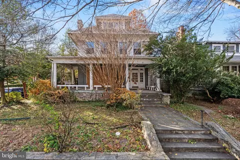 2700 36th St NW, Washington, DC 20007