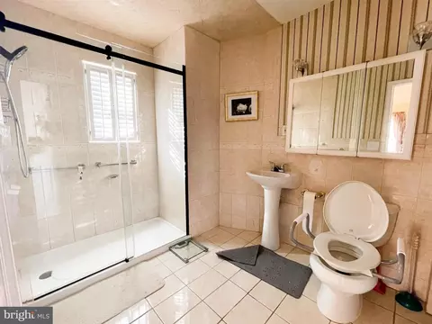 829 Oglethorpe St NE, Washington, DC 20011 photo 12
