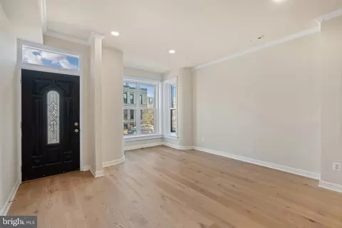 Living - 1018 11th St NE, Washington, DC 20002 photo 3 of 4