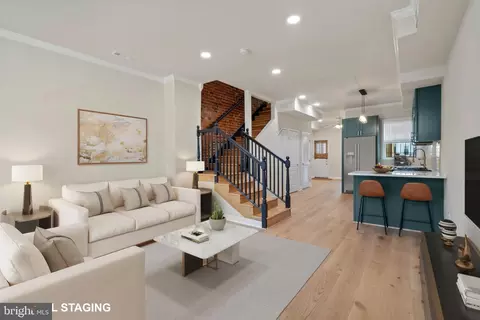Living - 1018 11th St NE, Washington, DC 20002 photo 1 of 4