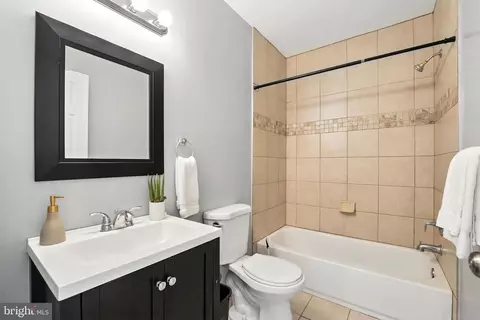 Bath - 1926 Bennett Pl NE, Washington, DC 20002 photo 1 of 3