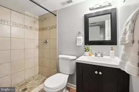 Bath - 1926 Bennett Pl NE, Washington, DC 20002 photo 3 of 3