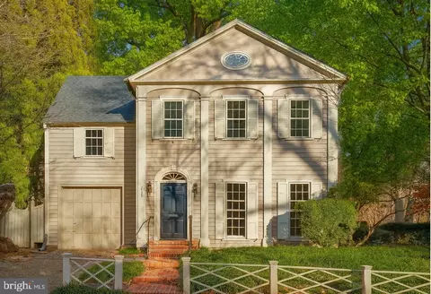 1727 Hoban Rd NW, Washington, DC 20007