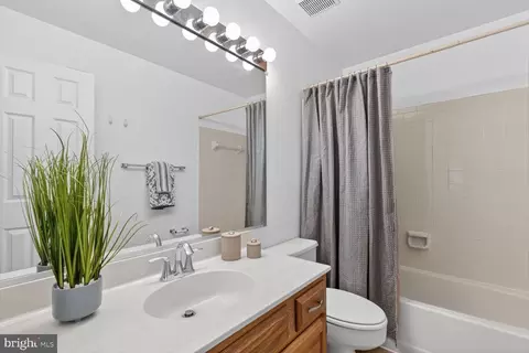 Bath - 3540 Reservoir Rd NW, Washington, DC 20007 photo 2 of 3