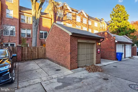 Exterior - 3540 Reservoir Rd NW, Washington, DC 20007 photo 4 of 5