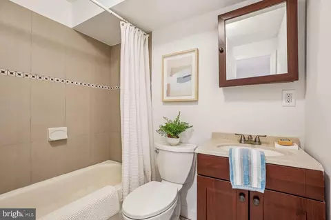 Bath - 1124 G St NE, Washington, DC 20002 photo 4 of 4