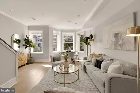 1735 1st St NW #2, Washington, DC 20001