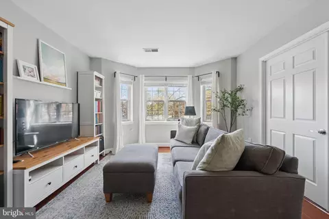 3611 38th St NW #209, Washington, DC 20016