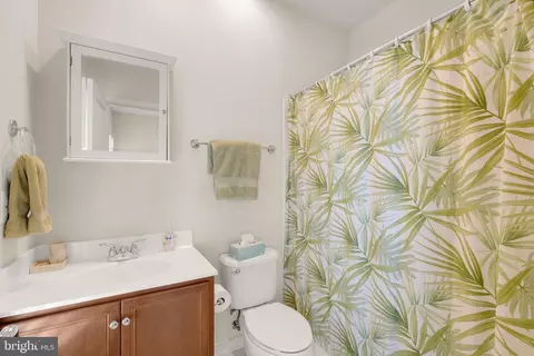 Bath - 1011 3rd Pl SE, Washington, DC 20003 photo 3 of 4