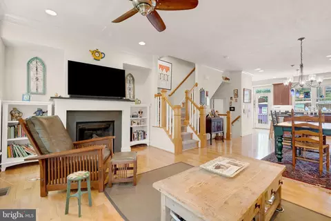 Other - 1011 3rd Pl SE, Washington, DC 20003 photo 3 of 10