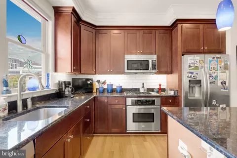 Kitchen - 1011 3rd Pl SE, Washington, DC 20003 photo 3 of 4