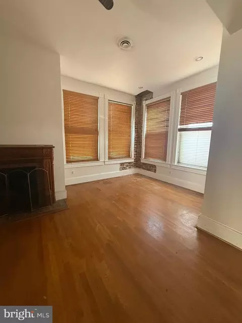 Living - 656 6th St NE, Washington, DC 20002 photo 1 of 1
